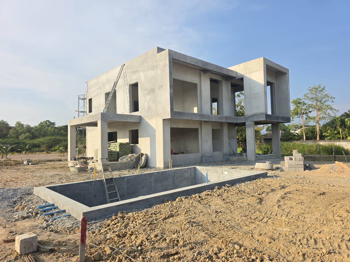 Чаша бассейна и ступени, ноябрь 2024