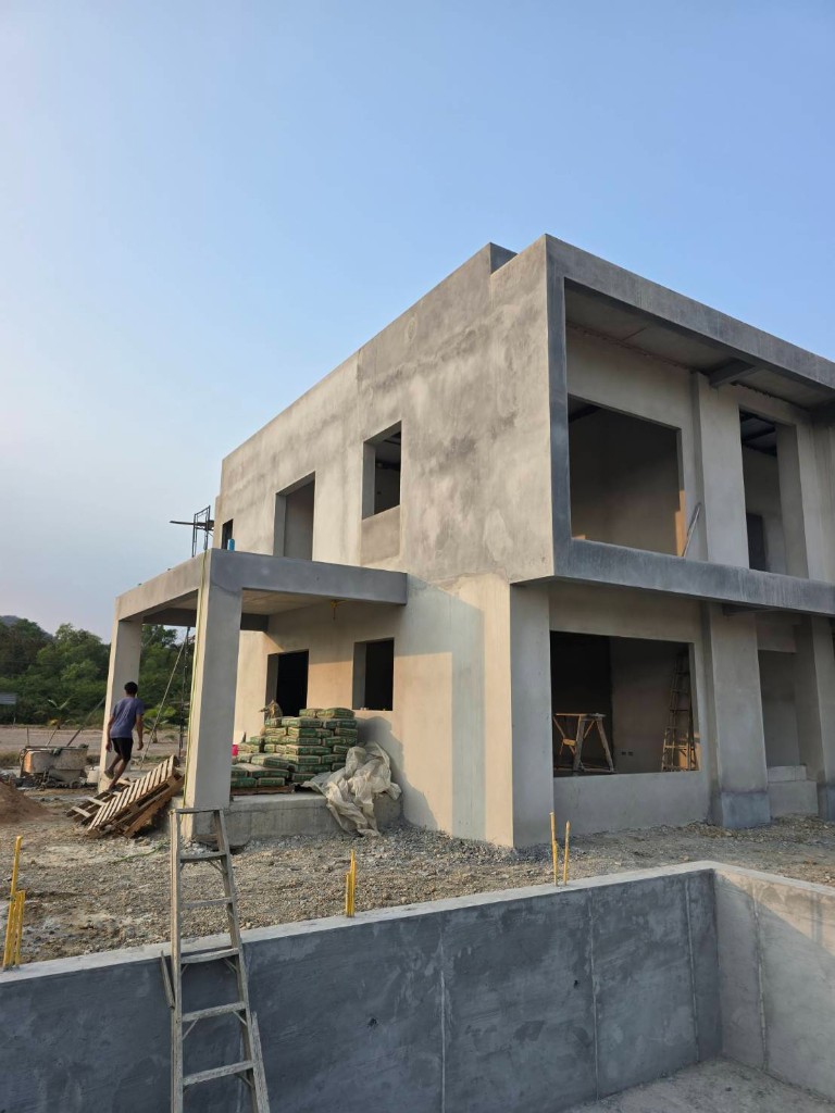 Общий вид комплекса с бассейном, март 2026