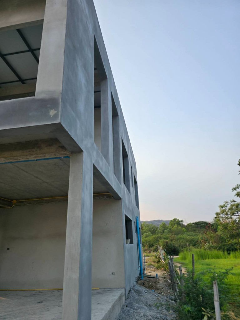 Дом с открытыми пространствами первого этажа, март 2026